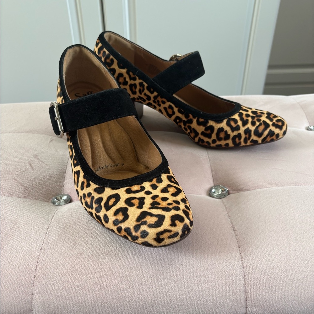 Sofft Brown and Black Flats with Classic Mary Jane Design